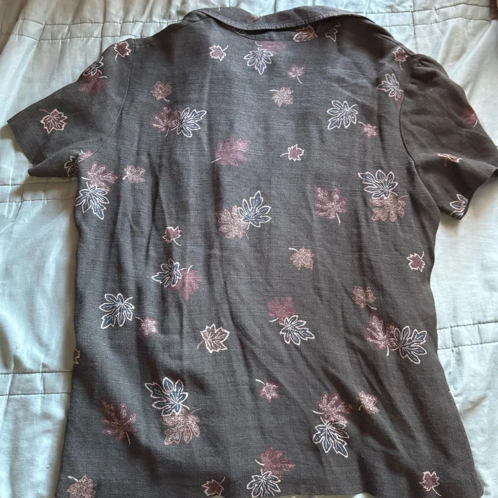 Vintage fall leaves button up - Picture 3 of 5